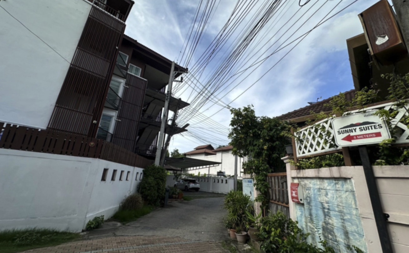 3 - https://sunnysuiteshotel.com | Sunny Suites Hotel - Fully furnished suites with modern decor, equipped kitchens, high-speed internet, and robust security, offering a comfortable and convenient upscale stay.